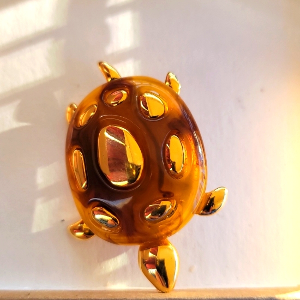 Liz Clairborne faux tortoise shell acrylic Turtle pin